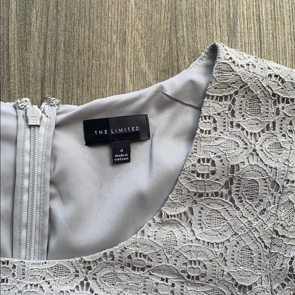 Limited gray lace dress - Picture 2 of 3